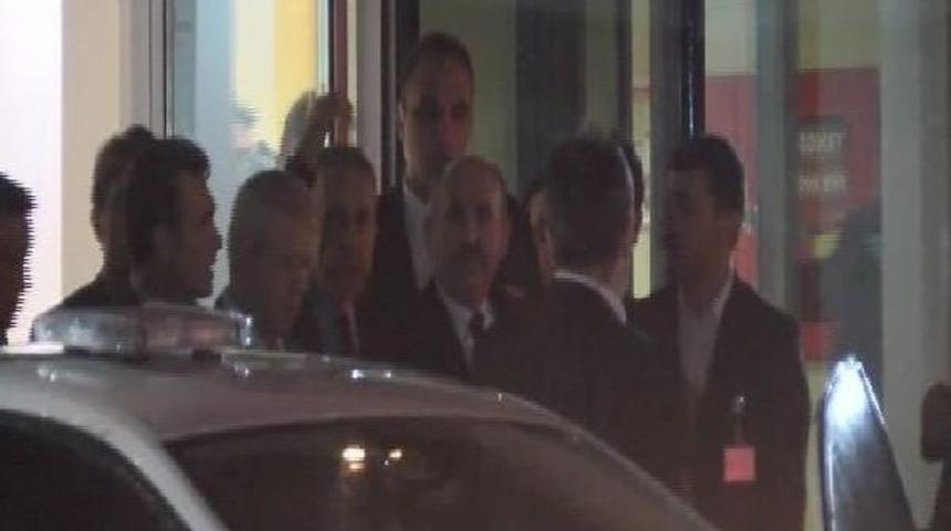 M&uuml;ezzinoğlu Yaralı Polisleri Ziyaret Etti