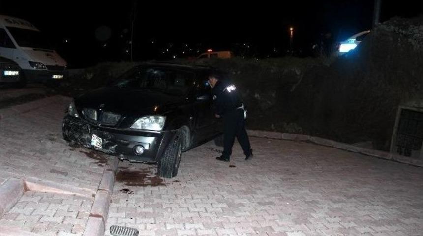 Otomobil Bah&ccedil;eye U&ccedil;tu: 2 Yaralı