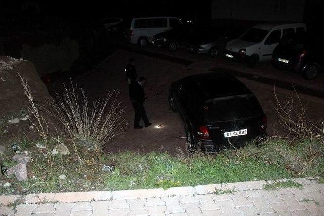 Otomobil Bah&ccedil;eye U&ccedil;tu: 2 Yaralı 1