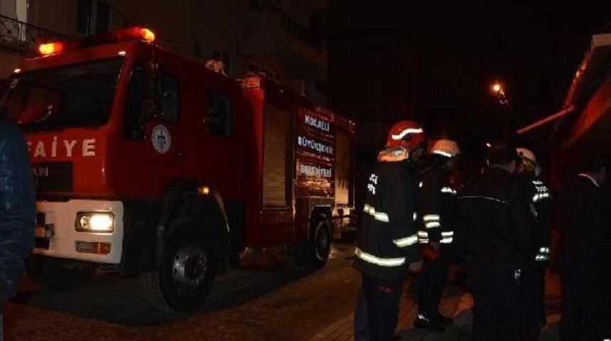 &Ccedil;ayırova'da Yangın: Dimandan Zehirlenen 1 Kişi &Ouml;ld&uuml;
