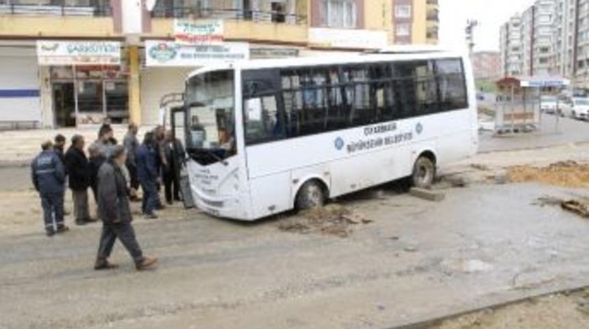 Yol &Ccedil;&ouml;kt&uuml; Minib&uuml;s &Ccedil;ukura D&uuml;şt&uuml;