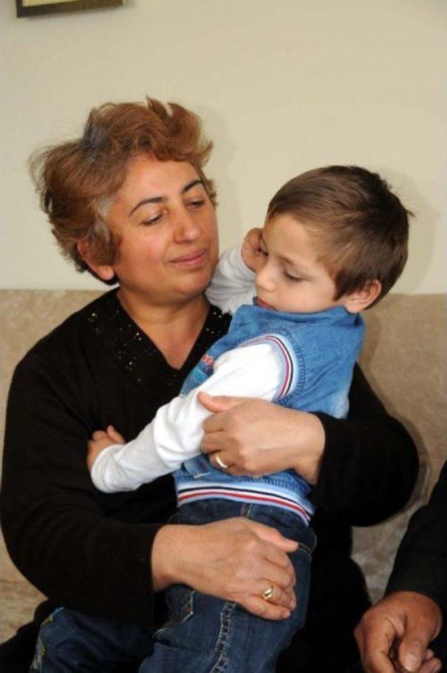 Koruyucu Aile Yeniden Minik Ertan a Kavuştu 1