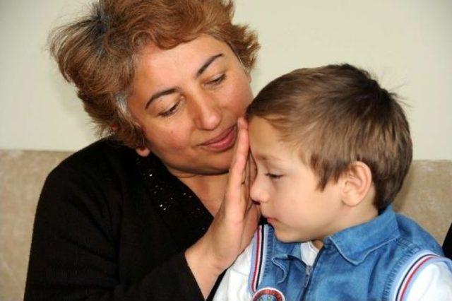 Koruyucu Aile Yeniden Minik Ertan a Kavuştu 2