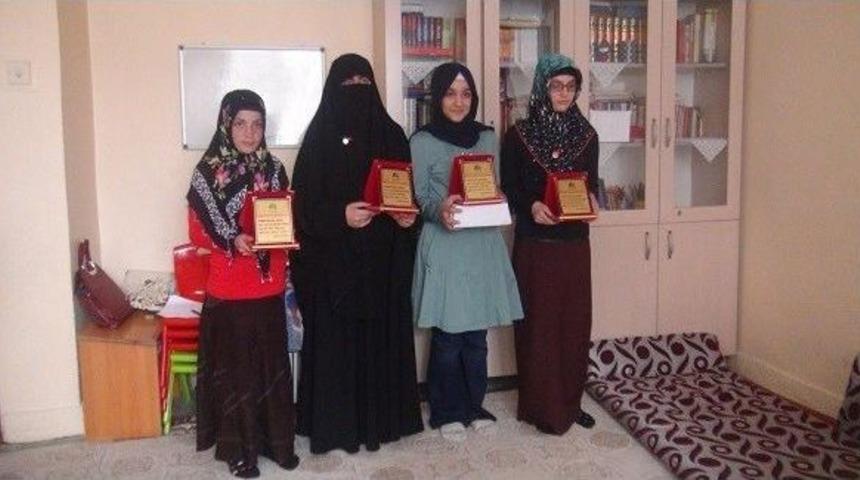 Siyer Sınavında Dereceye Girenlere &Ouml;d&uuml;l Verildi