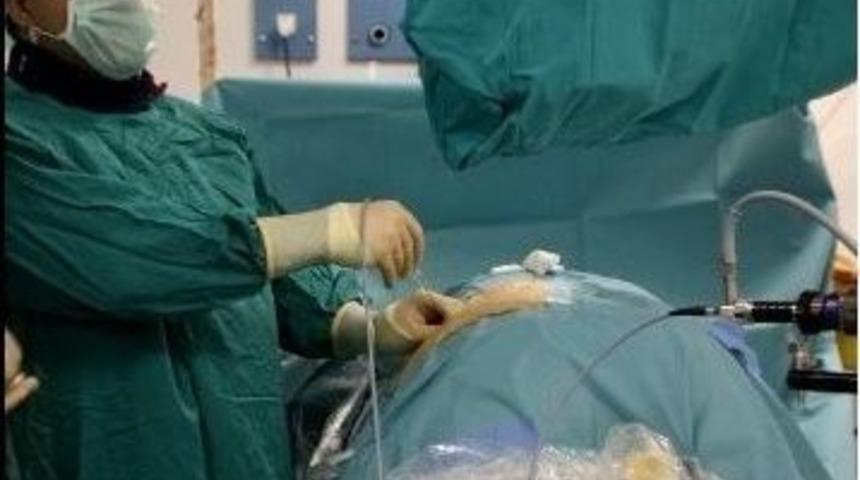 Er&uuml; Hastaneleri &Uuml;roloji Kliniği, T&uuml;rkiye&rsquo;de Az Sayıda Merkezde Uygulanan Kapalı B&ouml;brek Taşı Ameliyatı Y&ouml;ntemini Daha Da Geliştirdi