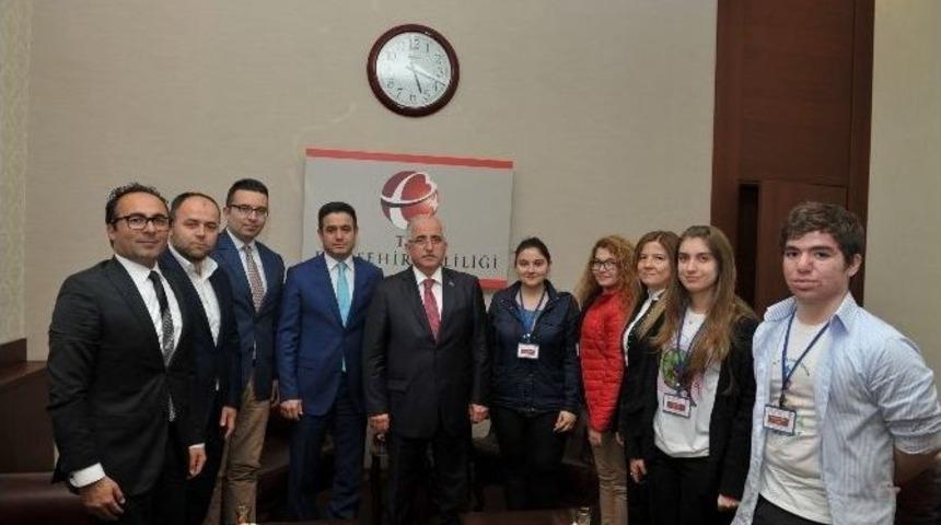 &Ccedil;anakkale İl Milli Eğitim M&uuml;d&uuml;r&uuml; Ve &Ccedil;anakkaleli &Ouml;ğrencilerden Vali Tuna&rsquo;ya Ziyaret