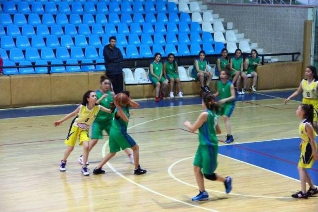 K&uuml;&ccedil;&uuml;k Kızlar B&ouml;lgesel Basketbol Şampiyonası Başladı