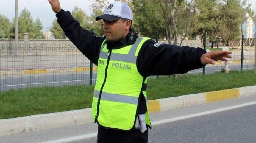 &lsquo;yaka Kameralı&rsquo; Trafik Uygulaması