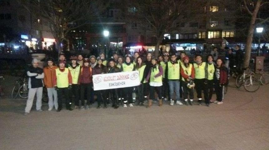 Eskişehir&rsquo;de Yaz Aylarının Akşamlarının Vazge&ccedil;ilmezi Bisiklet Turları Başladı
