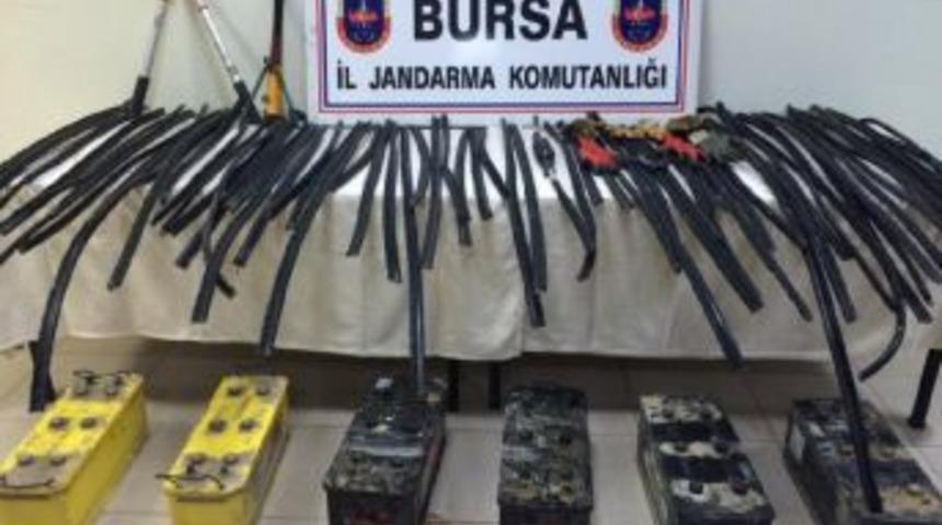 İş Makinelerinin Ak&uuml;lerini &Ccedil;alan Ş&uuml;pheliler Yakalandı