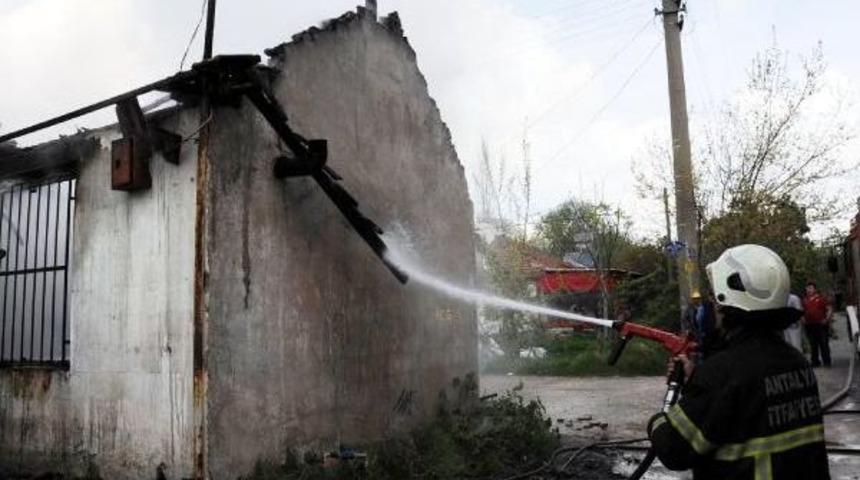 8 Suriyelinin Kaldığı Gecekonduda Yangın