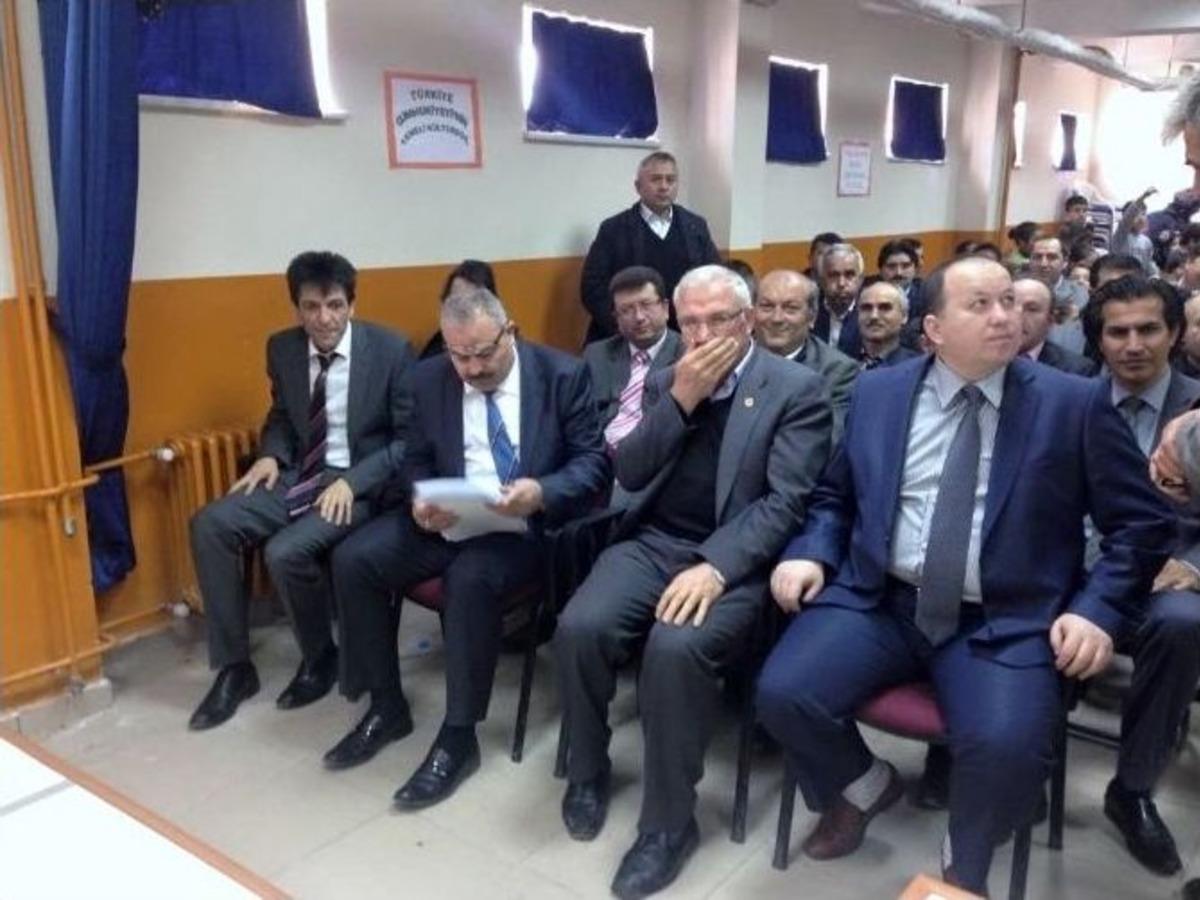 Mehmet Akif Ersoy İlkokulu&rsquo;na K&uuml;t&uuml;phane