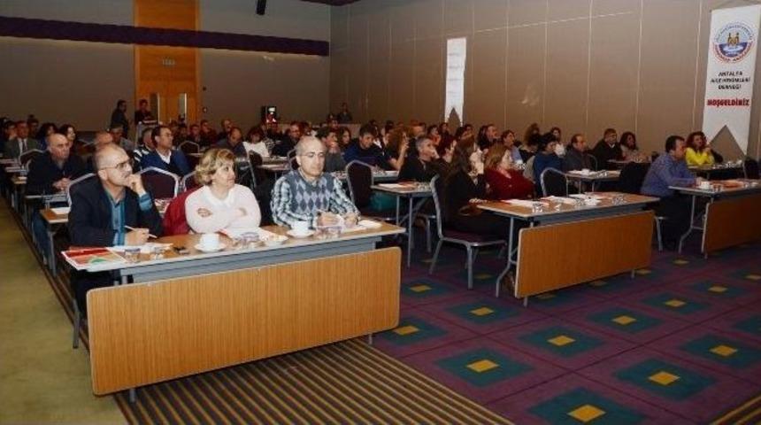 Aile Hekimliği &Uuml;roloji Buluşması Konulu Toplantı Yoğun Katılımla Ger&ccedil;ekleşti