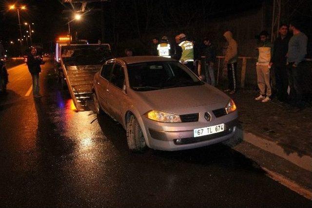 Kaza Yapan Otomobil Karşı Şeride Geçti