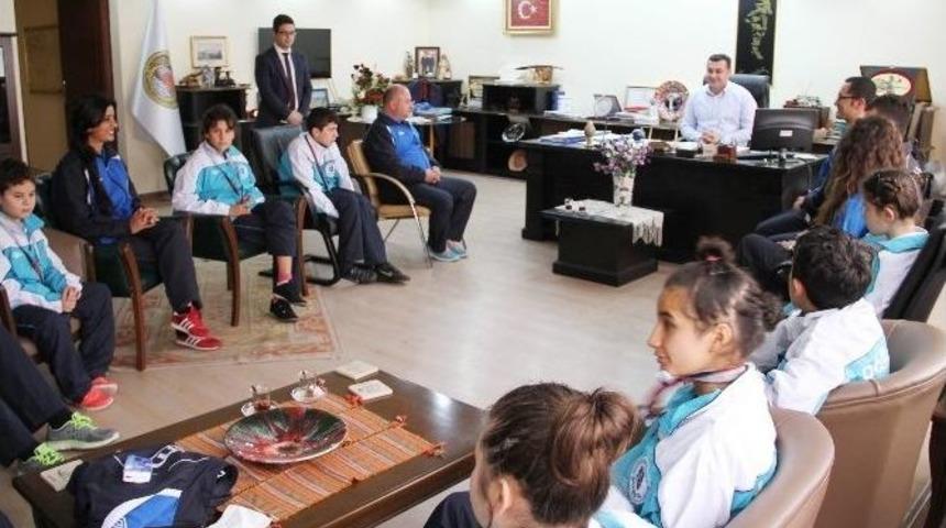 Başkan Y&uuml;cel&rsquo;den &Ouml;zel Sporculara Tam Destek