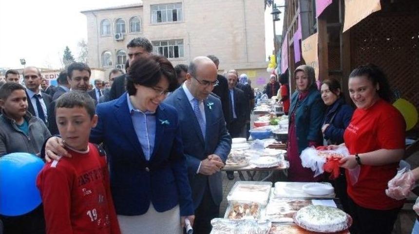 Otistik &Ccedil;ocuklar Kermesine Yoğun İlgi