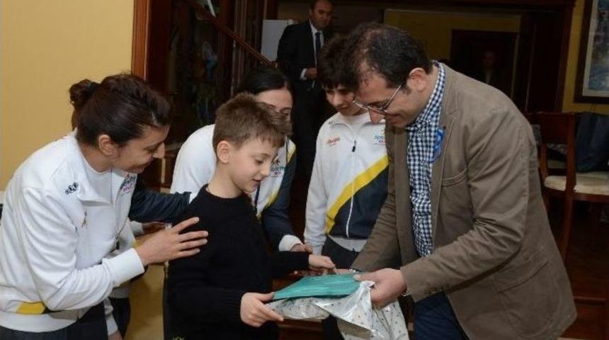 Otizmli Bora İle Başkan İmamoğlu Masa Tenisinde Karşılaştı