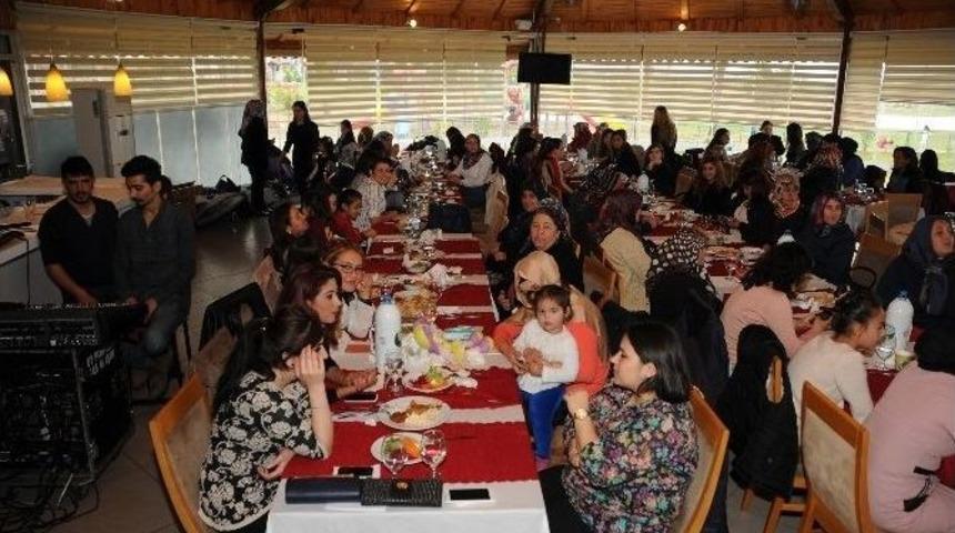 Kumluca&rsquo;da Polis Eşleri, Şehit Aileleri Ve Gaziler İ&ccedil;in Bir Araya Geldi