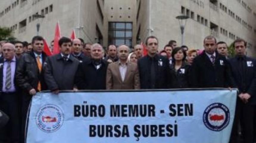 Memur-Sen &Uuml;yeleri Savcı Kiraz'ın Şehit Edilmesini Protesto Etti