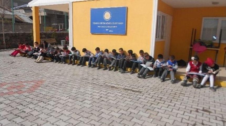 Muradiye&rsquo;de &lsquo;kitap Okuyoruz&rsquo; Etkinliği