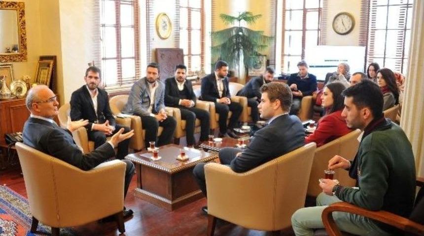 Ak Parti İl Gen&ccedil;lik Kolları Y&ouml;netimi Başkan Yılmaz&rsquo;ı Ziyaret Etti