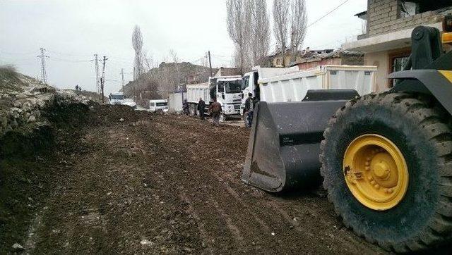 İpekyolu Belediyesi’nden Yol Yapım Çalışması