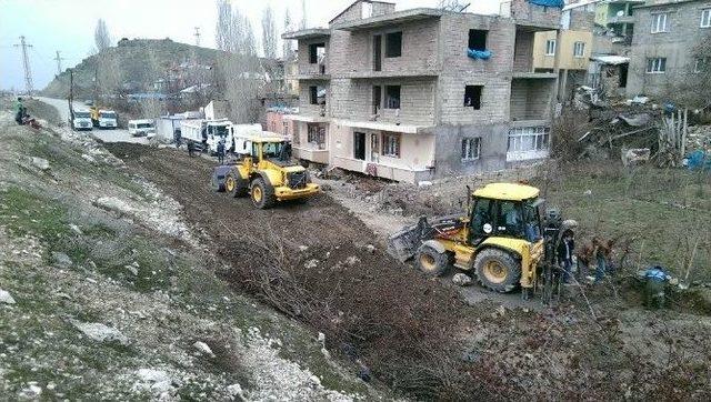 İpekyolu Belediyesi’nden Yol Yapım Çalışması