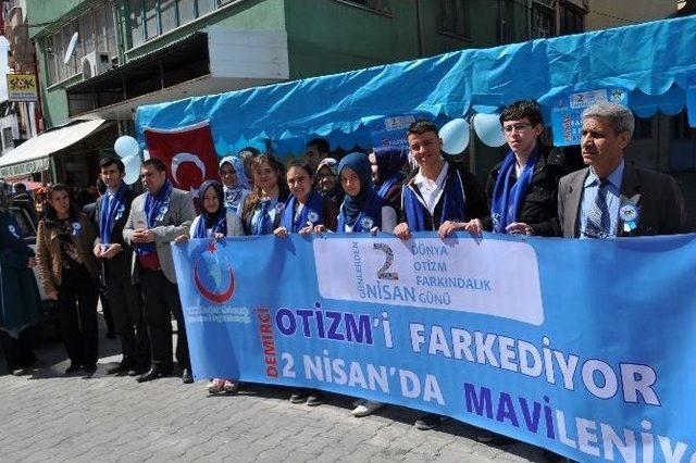 Demirci Toplum Sağlığı Merkezi’nden Otizm Standı