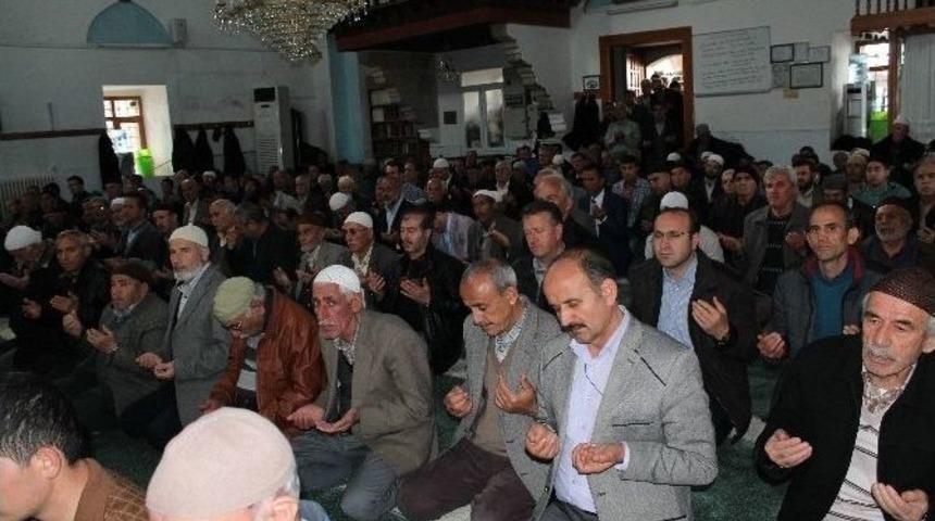 Ayhan Şahenk Dualarla Anıldı