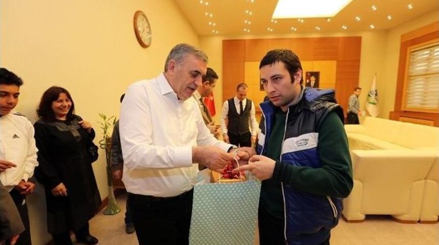 Başkan To&ccedil;oğlu: "hayatı Paylaşmaya Engel Yok"