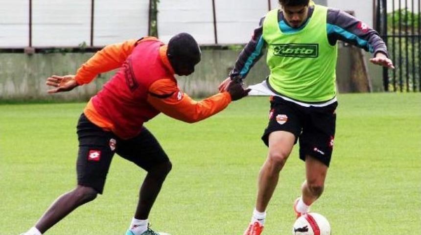 Adanaspor'da, Denizlispor Ma&ccedil;ı Hazırlıkları S&uuml;r&uuml;yor