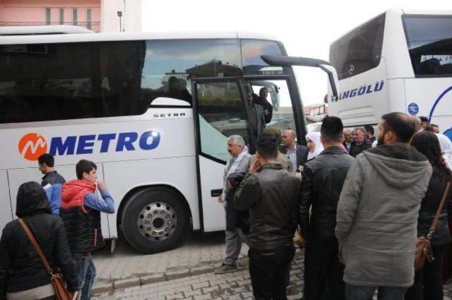 Hakkari'den 500 Kişi, Öcalan'ın Doğum Günü Için Halfeti'ye Gitti