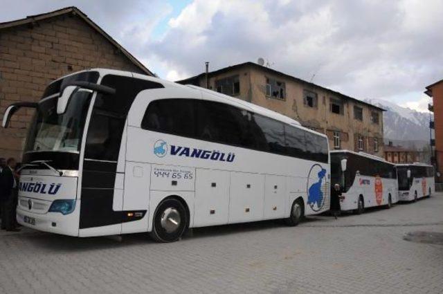 Hakkari'den 500 Kişi, Öcalan'ın Doğum Günü Için Halfeti'ye Gitti