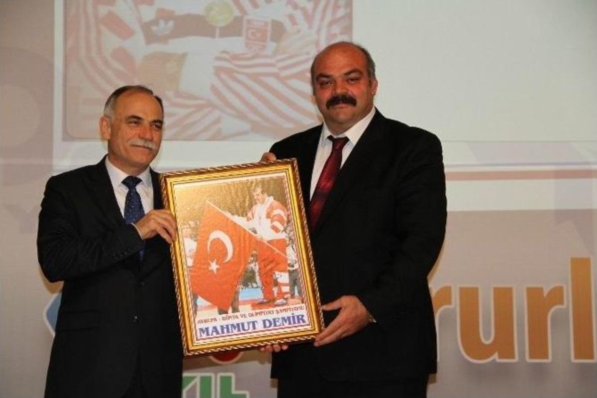 Om&uuml;, Mezunlarıyla Buluştu