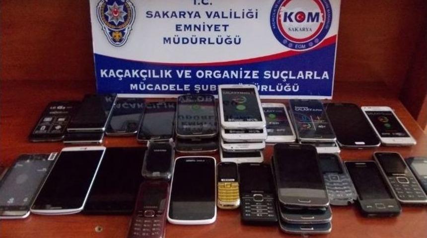 Sakarya&rsquo;da 451 Adet Ka&ccedil;ak Cep Telefonu Ele Ge&ccedil;irildi