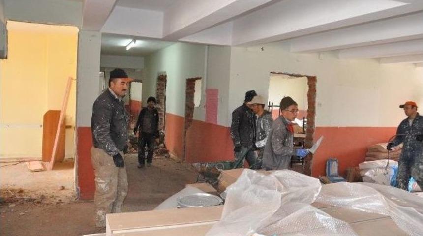 Yerk&ouml;y Kaymakamı Şeng&ouml;k Onarımı Devam Eden Okullardı İnceledi