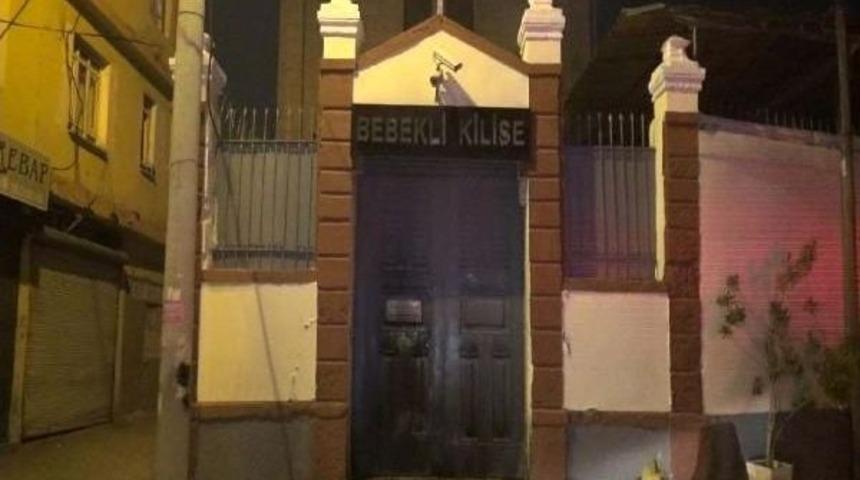 Bebekli Kilise'de Yangın Paniği