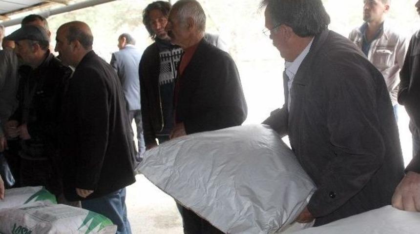 Gümüşhane’de Üreticilere Patates, Kuru Fasulye Ve Yem Bitkileri Tohumu Dağıtıldı