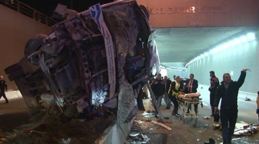 Ankara&rsquo;da Halk Otob&uuml;s&uuml; K&ouml;pr&uuml;den U&ccedil;tu: 1 &Ouml;l&uuml;, 12 Yaralı