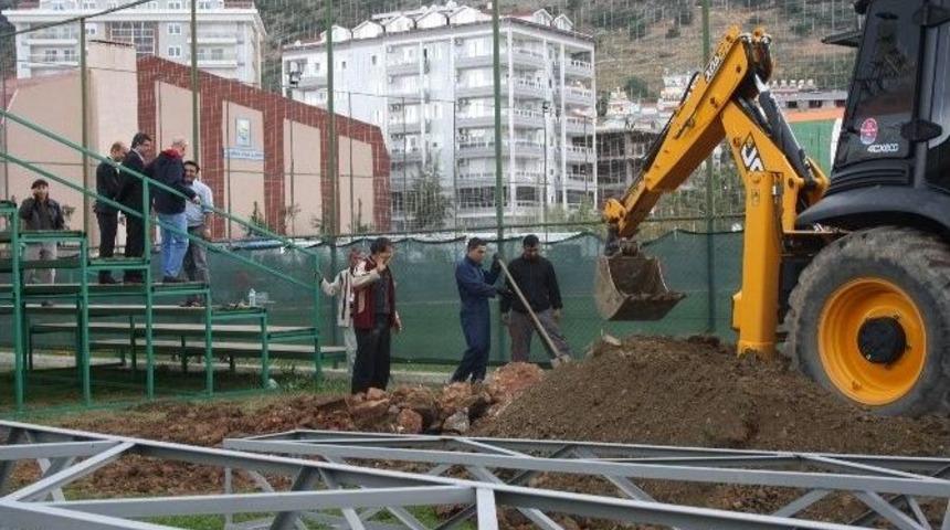 Zimbitlik Sahası Aydınlatma Sistemi Yenileniyor