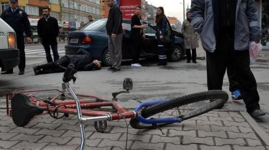 Otomobilin &Ccedil;arptığı Bisikletli Yaralandı