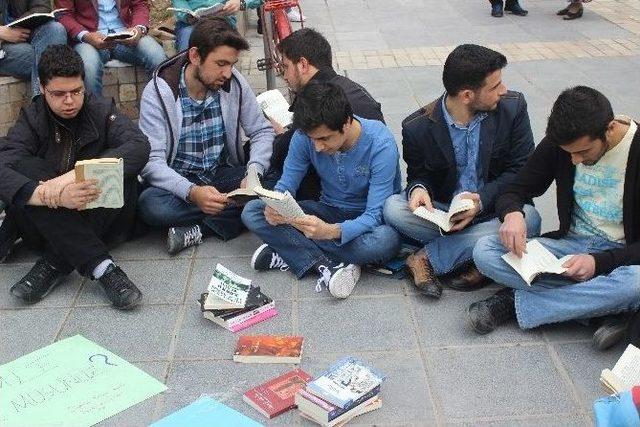 Erü Siyasal Bilimler Kulübü Üyelerinden Kitap Okuma Etkinliği