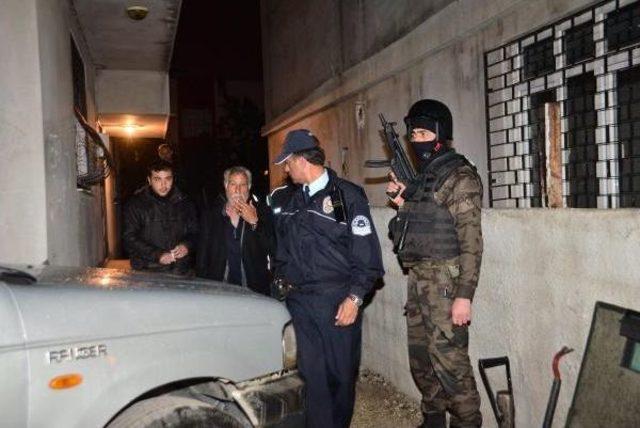 Adana'da Şafak Vakti 'torbacı' Operasyonu: 22 Gözaltı