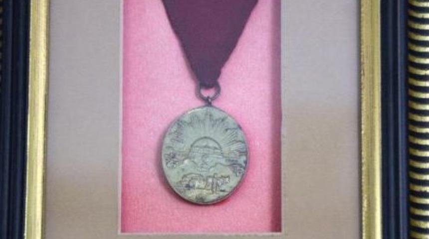 Dedelerinin &lsquo;İstiklal&rsquo; Madalyasına G&ouml;zleri Gibi Bakıyorlar