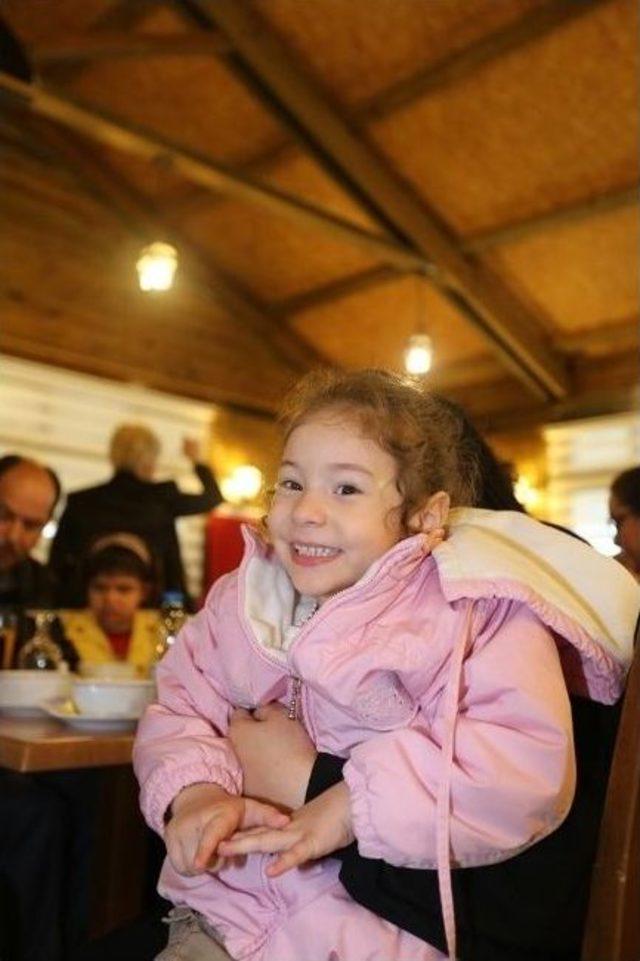 Başkan &Ouml;zakcan, Otizmli &Ccedil;ocuklar Ve Aileleri İle Buluştu 3