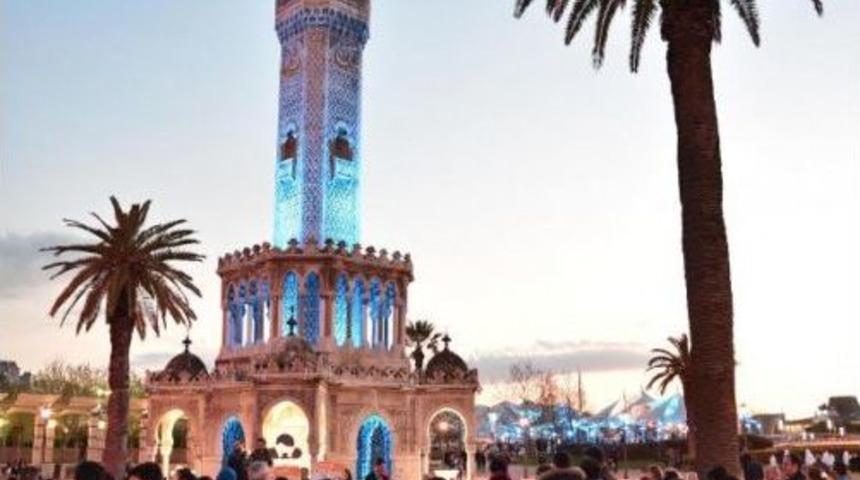 İzmir Saat Kulesi, Otizm I&ccedil;in Mavi Oldu