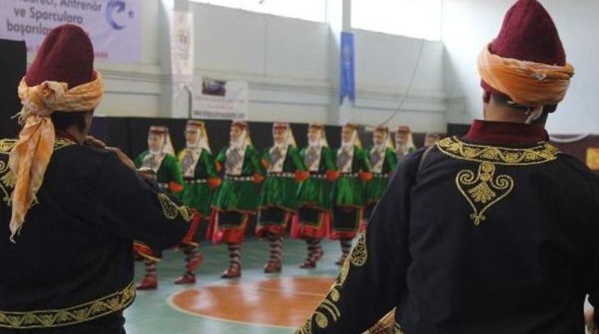 Erzurum'da Halk Oyunları Heyecanı