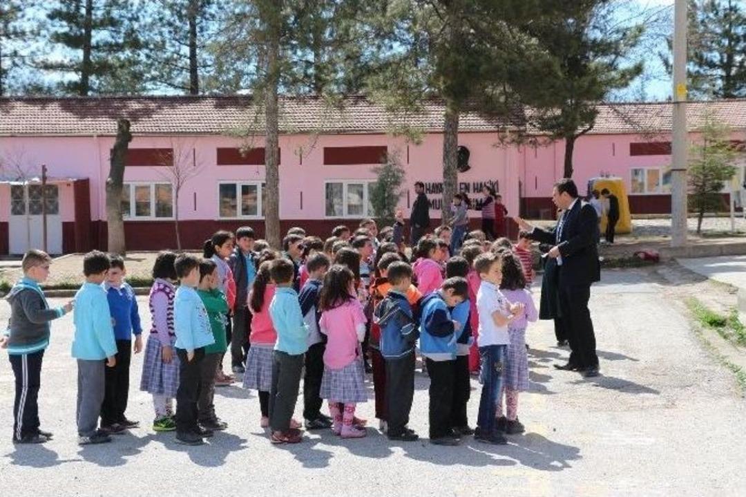 &Ouml;ğrencilerin K&uuml;t&uuml;phane Ziyareti