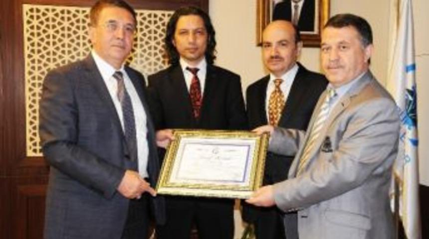 &Uuml;lke Medya&rsquo;dan Başkan &Ccedil;etin&rsquo;e Şeref Beratı