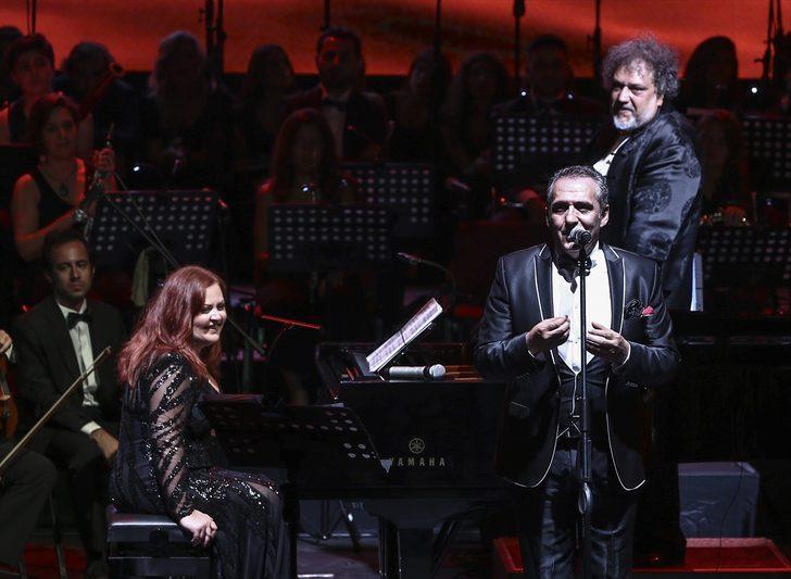 Yavuz Bingöl ile Mehveş Emeç, şehit aileleri yararına konser verdi G1
